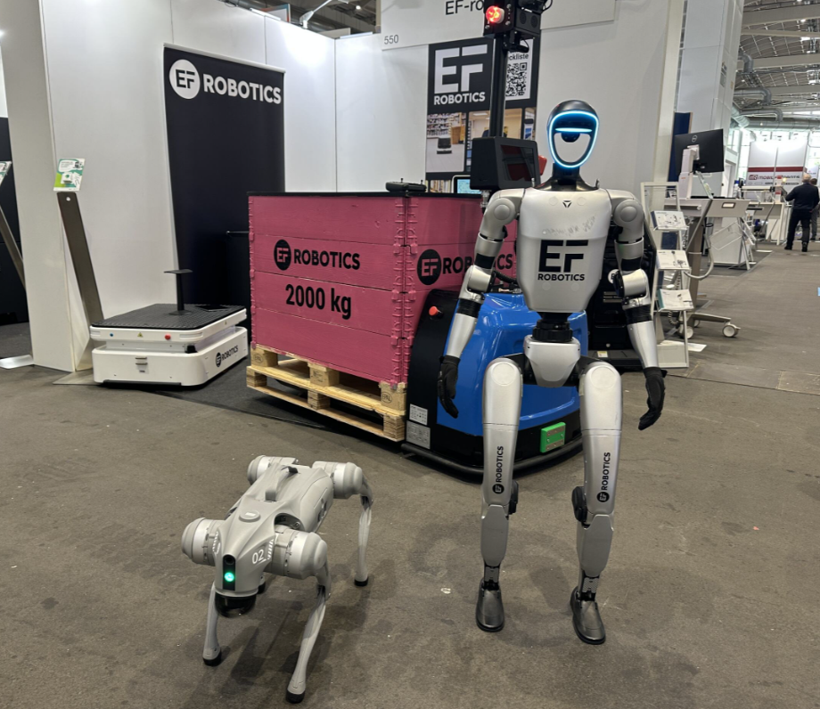 Roboter in einer Lagerhalle