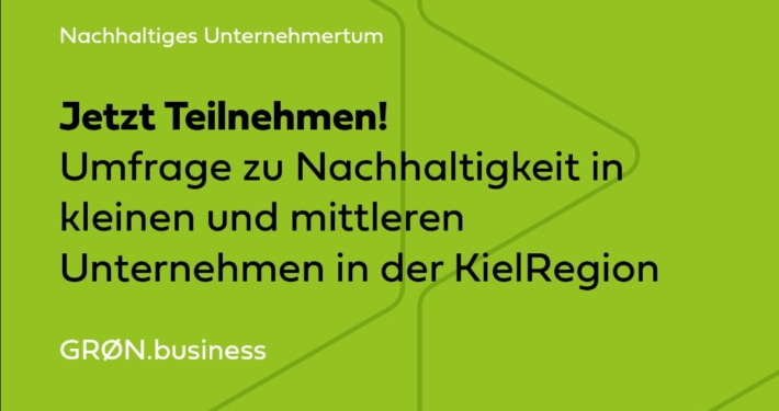 grüner Hintergrund mit Aufruf zur Teilnahme an der Umfrage zur Nachhaltigkeit in kleinen und mittleren Unternehmen in der Kiel-Region